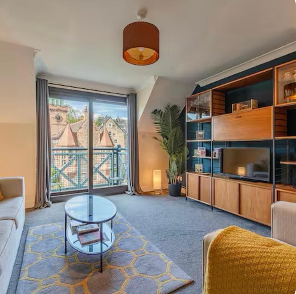 Apartment - With Balcony And Secure Garage Parking Edinburgh