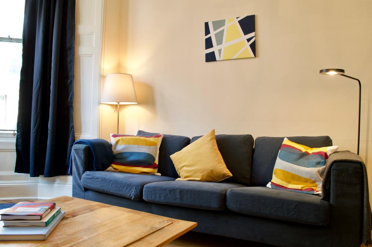Beautiful Traditional 3 Bedroom In Apartment