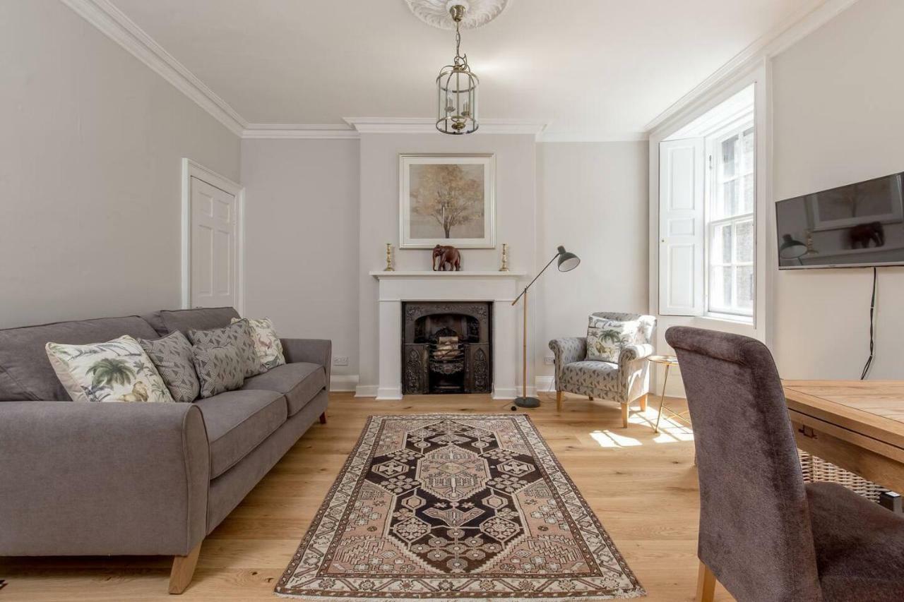 Altido Elegant Georgian 2-bedrm Apt In Heart Of Old Town * Edinburgh