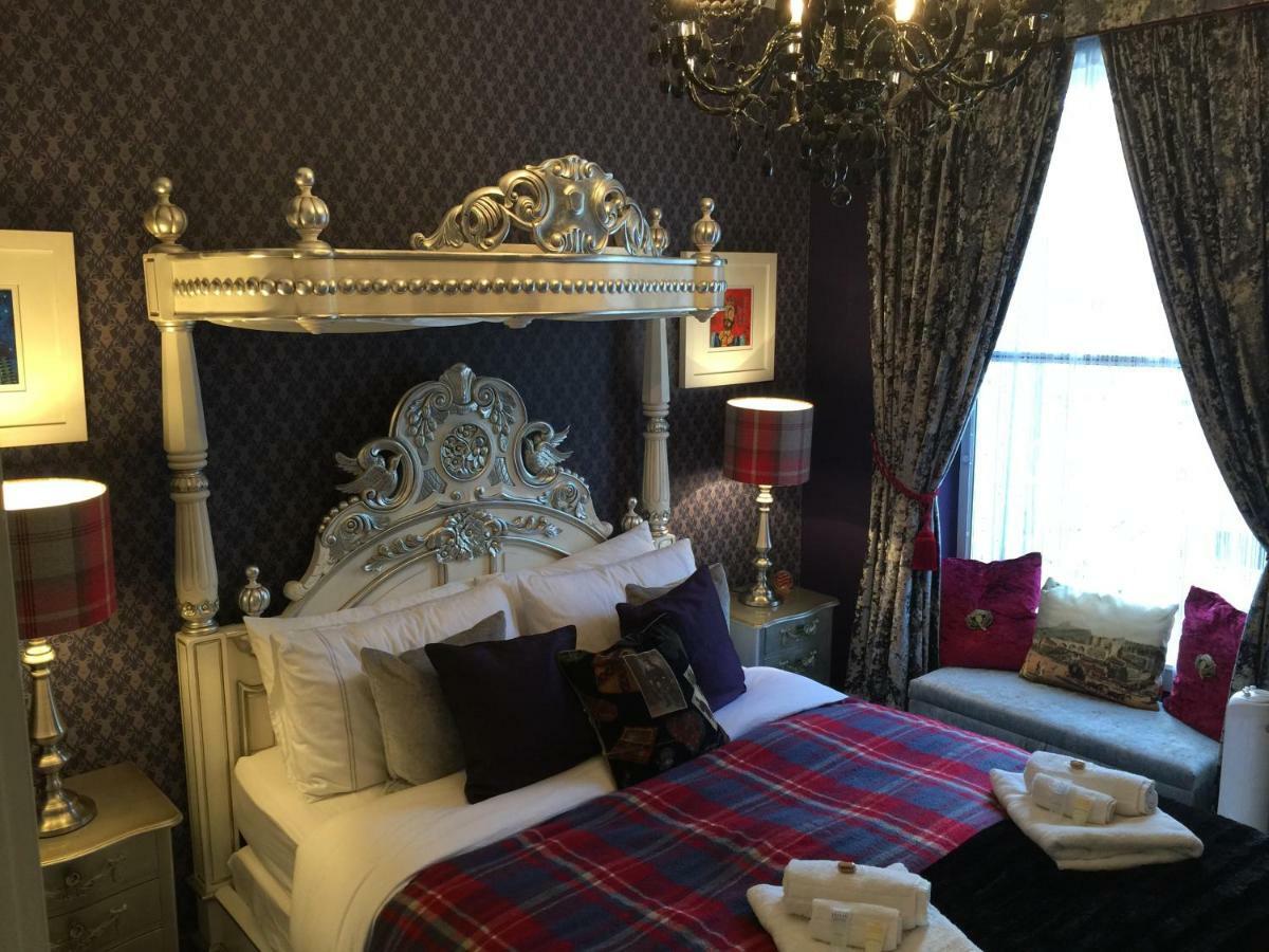 The Bonnie Bide Awa' * Edinburgh