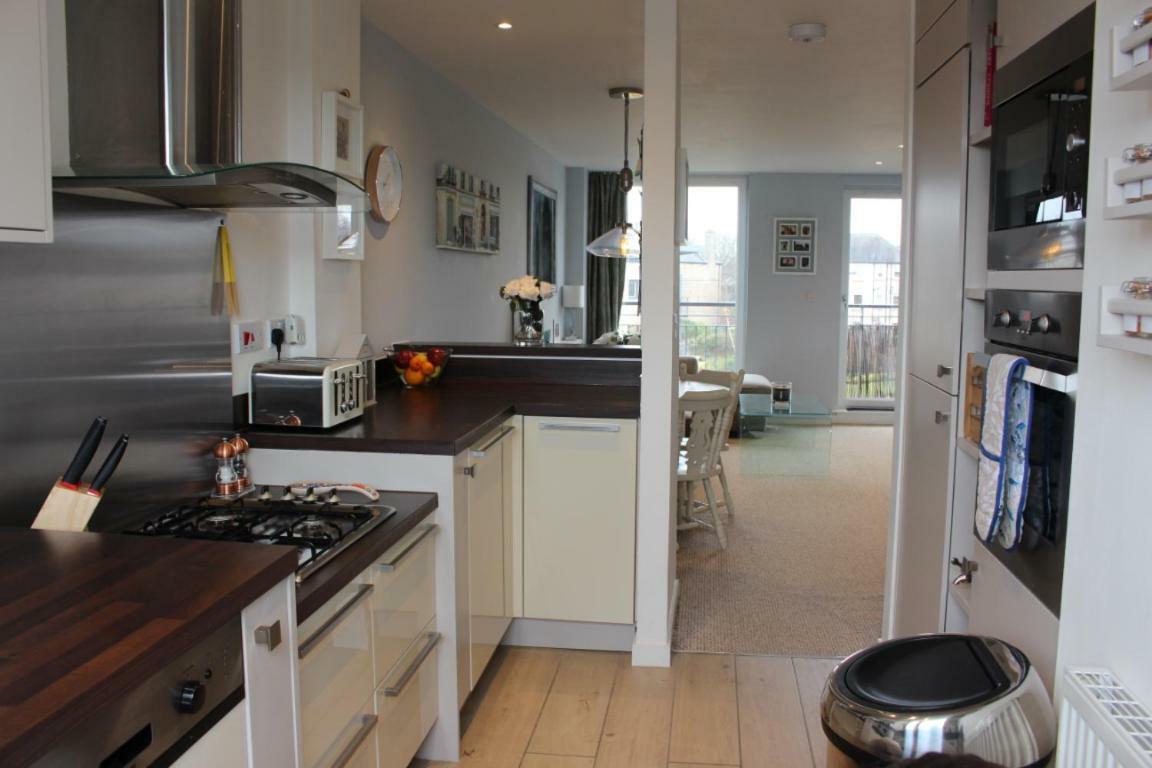 East Pilton - 2 Bed Free Parking & Balcony * EDI