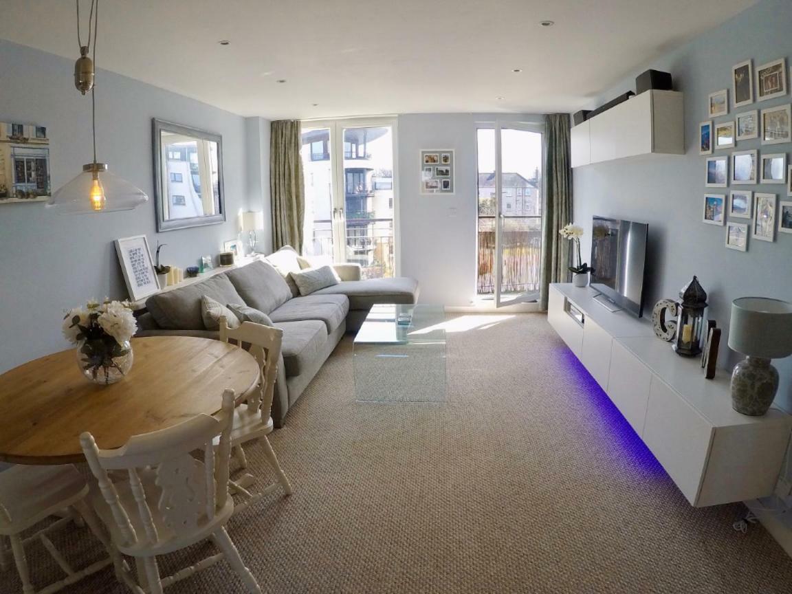 East Pilton - 2 Bed Free Parking & Balcony * EDI