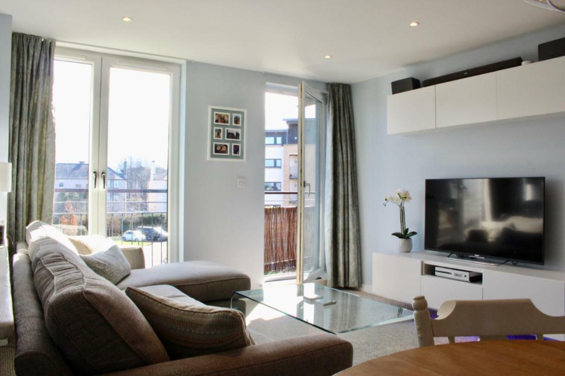 Apartment East Pilton - 2 Bed Free Parking & Balcony *
