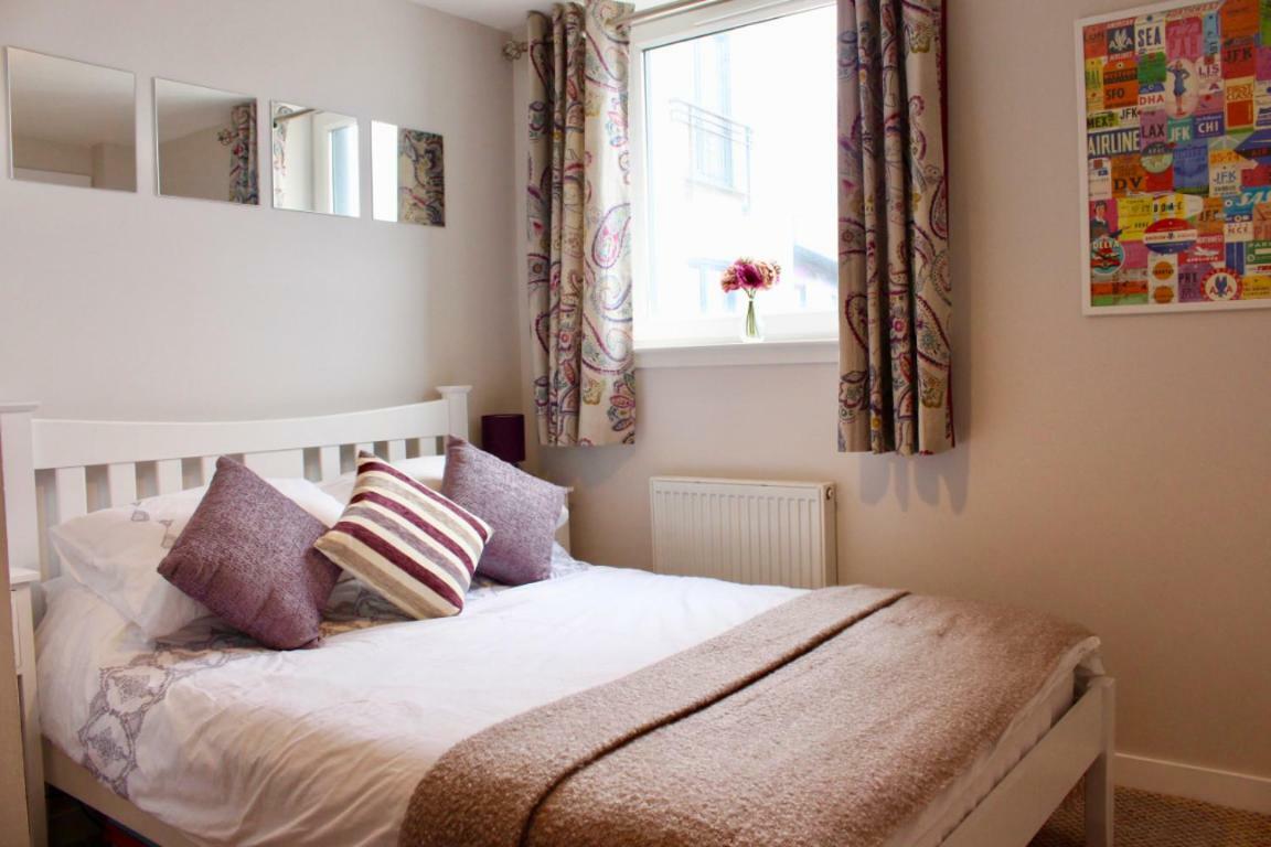 East Pilton - 2 Bed Free Parking & Balcony Apartment *