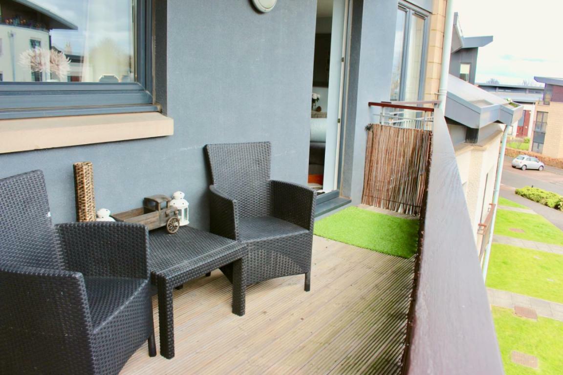 East Pilton - 2 Bed Free Parking & Balcony Apartment *