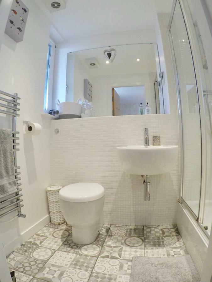 East Pilton - 2 Bed Free Parking & Balcony Apartment EDI