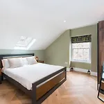 City Centre, Newly Refurbished Stylish Apartment