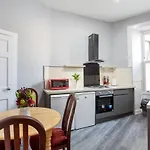 Stunning 2-Bed Apartment In Central Edinburgh