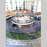 Waterfront Living In Leith With Free Parking!