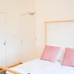 Modern 1 Bedroom Flat In The Heart Of Edinburgh