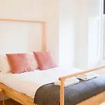 Modern 1 Bedroom Flat In The Heart Of Edinburgh