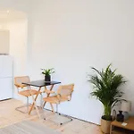 Modern 1 Bedroom Flat In The Heart Of Edinburgh
