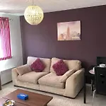 Beautiful Self-Catering 2 Bed Apartment With Free Parking 10 Minutes To City Centre