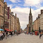 Cozy Apartment Beside Edinburgh Castle!!!