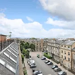Joivy Spacious 2 Bed,2 Bath Flat, Free Parking And Rooftop Terrace