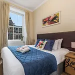Royal Mile 4Br-3Ba - City Views & Free Parking By Bonjour Residences Edinburgh
