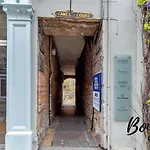 Royal Mile 4Br-3Ba - City Views & Free Parking By Bonjour Residences Edinburgh