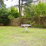 Central Fringe Base With Garden Near The Meadows