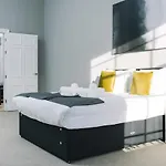 Joivy Bold And Spacious 1Bed Home, Near Haymarket Train Station