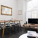 Joivy Sophisticated Apt Near Edinburgh Castle