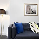 Joivy Sophisticated Apt Near Edinburgh Castle