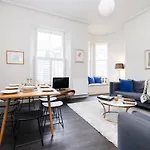 Joivy Sophisticated Apt Near Edinburgh Castle