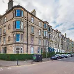 Brunton Gardens, Montgomery Street