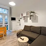 Central And Modern Apartment With A Garden