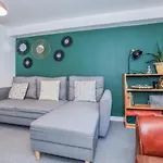 Beautiful 1-Bed Apartment Near Castle