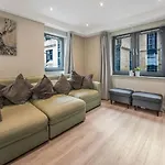 Heart Of Edinburgh\'S Old Town - Modern 2 Bedroom Apartment & Lift - Old Fishmarket Close.