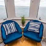 Pass The Keys Stunning Flat With Sea View And Parking