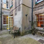 Beautiful Hideout In Center Of Edinburgh