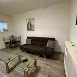 Lovely 2 Bedroom Apartment - Edinburgh City Centre