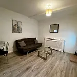 Lovely 2 Bedroom Apartment - Edinburgh City Centre