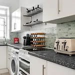 The Amazing Learmonth Court Near Stockbridge 3 Bedrooms