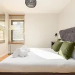 Modern Mews Apartment - New Town