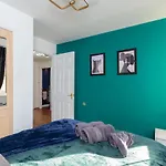 Stylish 2 Bedroom Apartment In Edinburgh