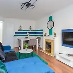 Stylish 2 Bedroom Apartment In Edinburgh