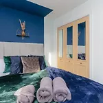 Stylish 2 Bedroom Apartment In Edinburgh