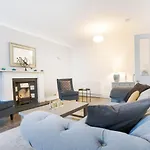 Special Basement Apartment Close To The Meadows