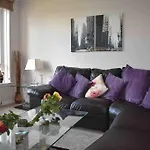 Immaculate Cosy Flat Next To Holyrood Park!