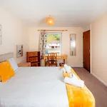 Fab Arthur Seat Views, Old Town Apartment