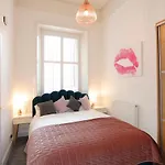 Dalmeny Street Apartment