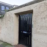 429 - New Town Hide Away With Parking