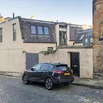 429 - New Town Hide Away With Parking