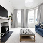 Stylish 3-Bedroom Edinburgh City Getaway