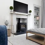 Stylish 3-Bedroom Edinburgh City Getaway