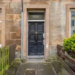 Central City Centre 2 Bedroom Flat - Close To Haymarket Train Station.