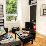 Chic & Bright Flat Near Holyrood Park