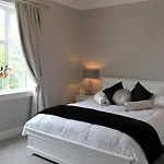 Gorgeous Family Home 15 Mins From City Centre Edinburgh